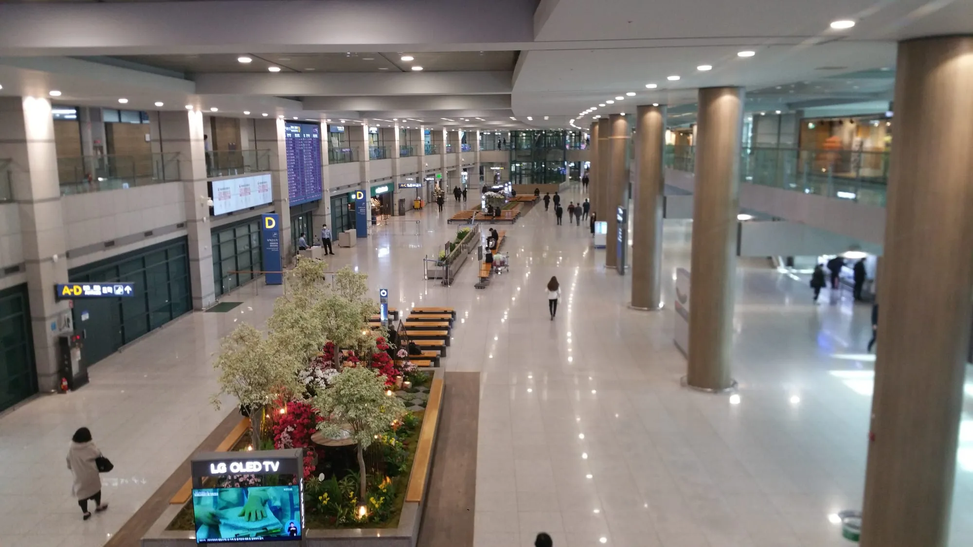 Arrivals hall at Incheon International Airport Terminal 1, where carrier counters hand out SIM cards and WiFi routers